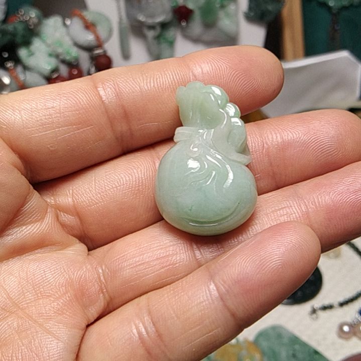翡翠吊坠(赠链)未镶嵌
