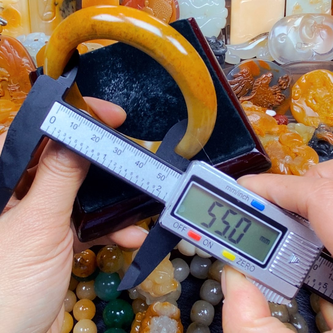 石英质玉（黄龙玉）颈饰未镶嵌