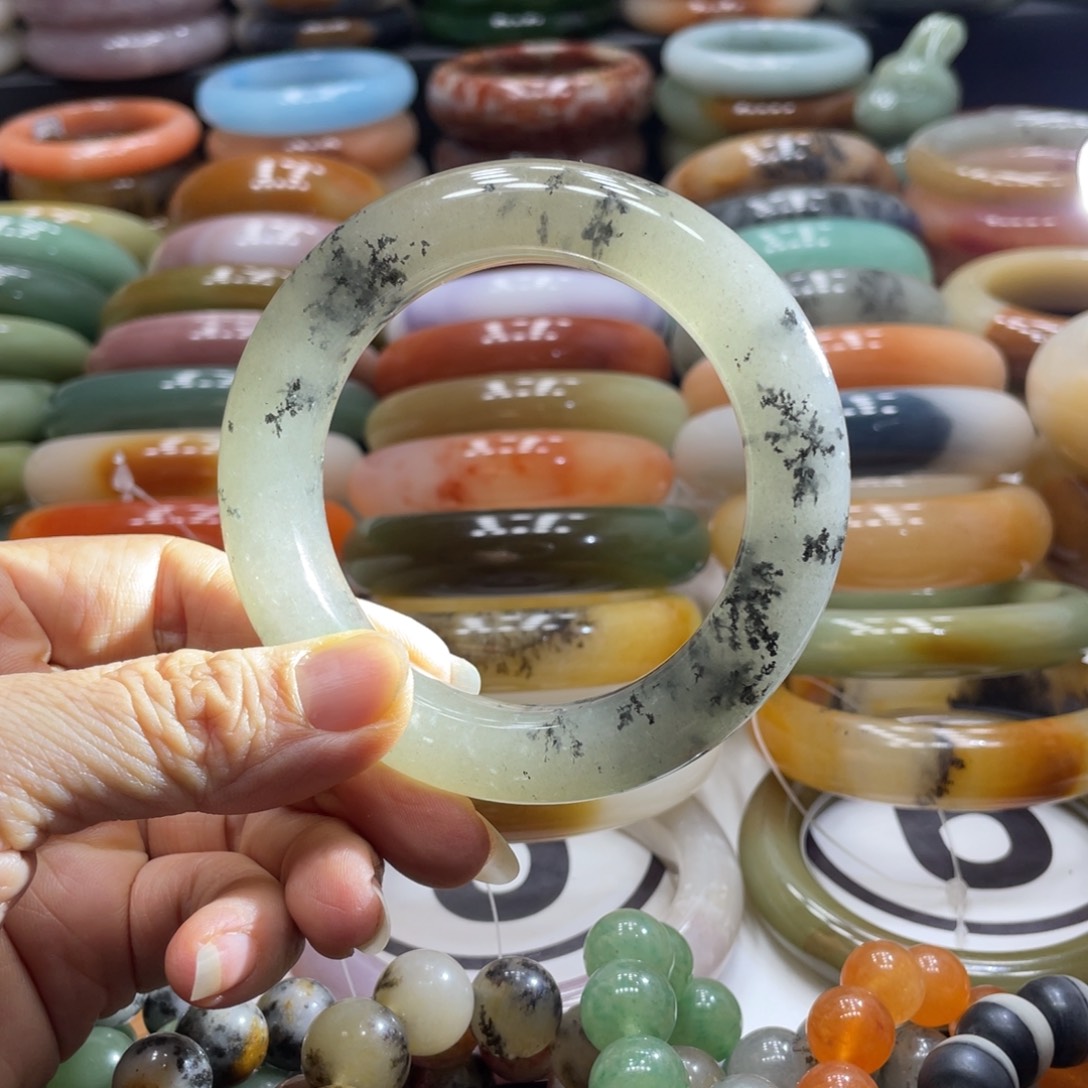 石英岩玉未镶嵌手镯