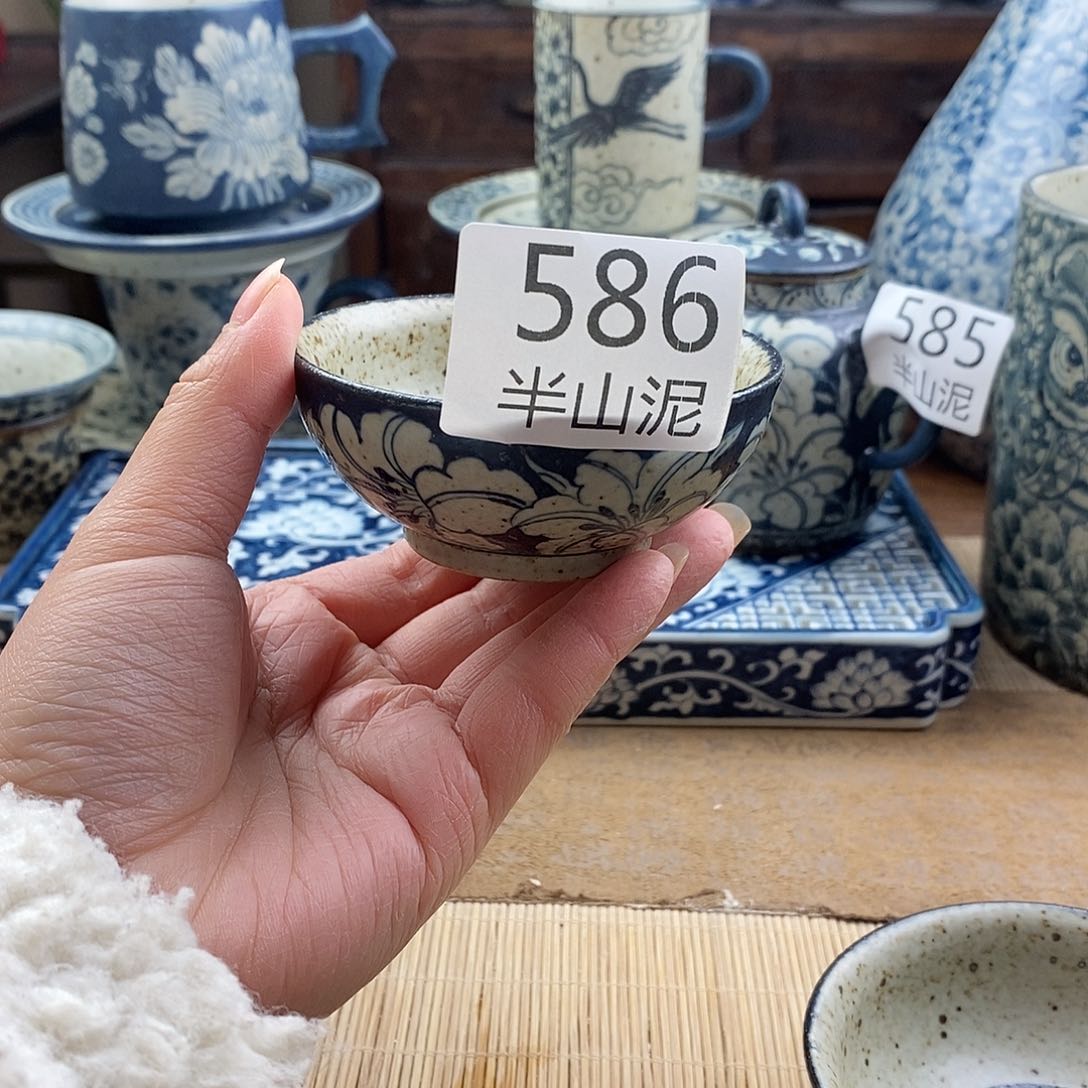 手工手绘青花陶瓷