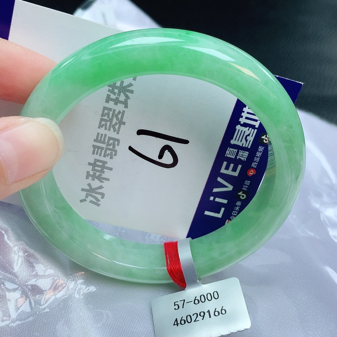 翡翠手镯未镶嵌缅甸天然A货翡翠手镯