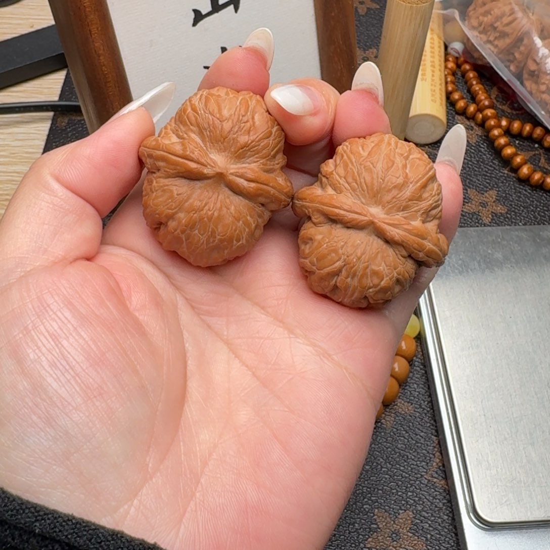 A***、文玩核桃把件40.5元宝M083