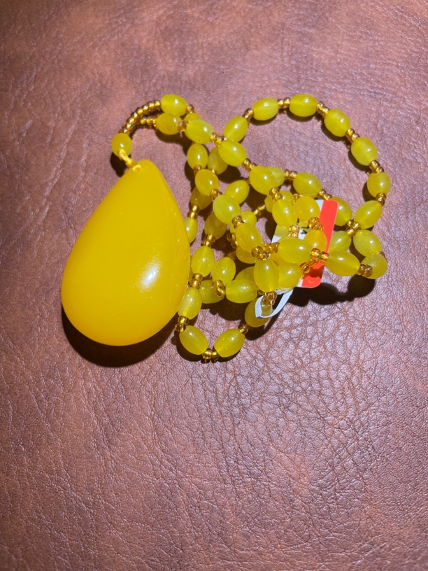 ML0714鸡油黄蜜蜡水滴项链（无礼盒）