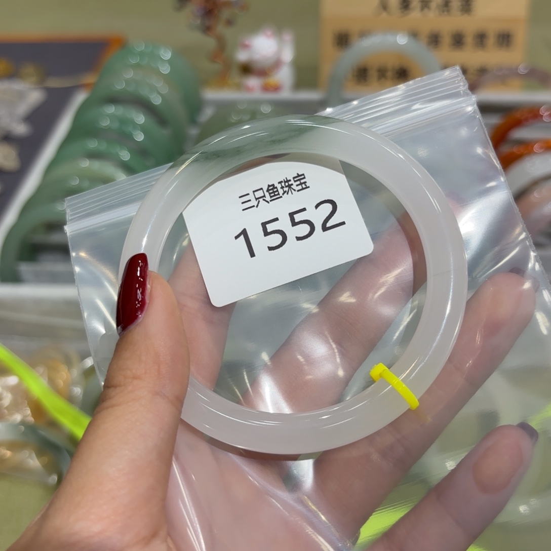 张***章石英质玉未镶嵌手镯