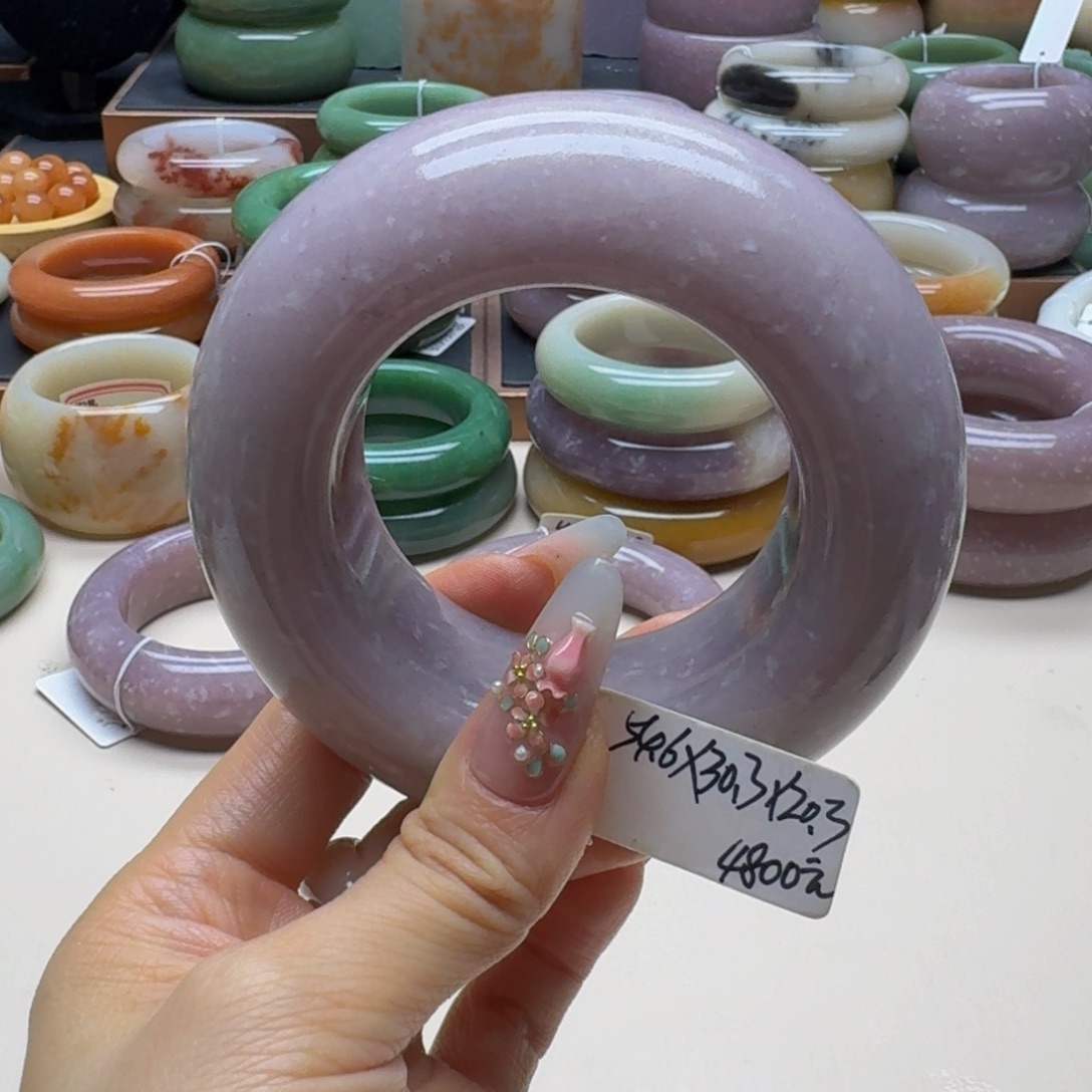 ᥫ***。石英岩玉未镶嵌手镯
