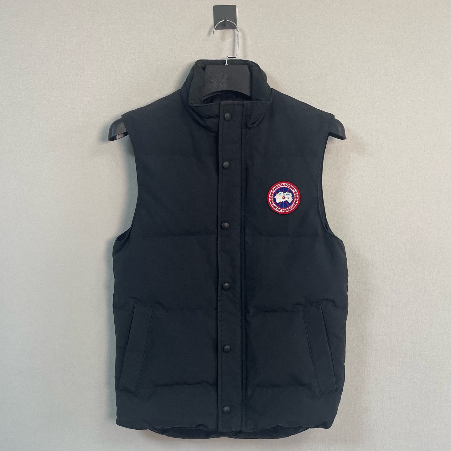 99新 CANADA GOOSE 加拿大鹅黑色徽标羽绒背心/XS码/价9200