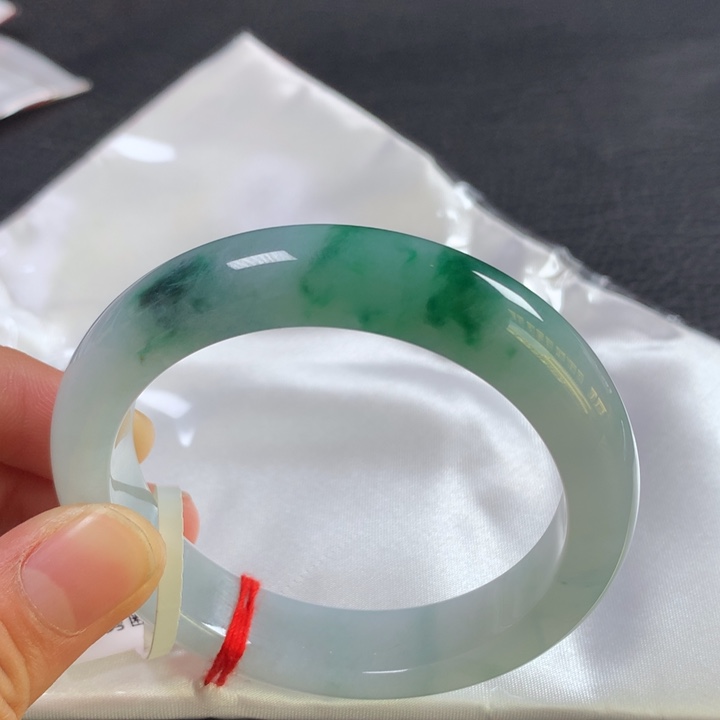 翡翠未镶嵌手镯54圈