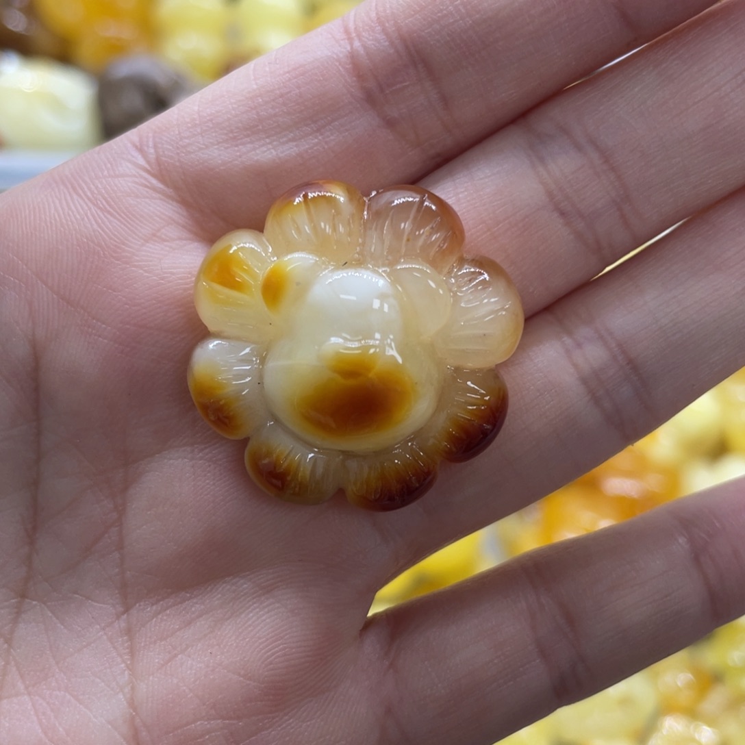 琥珀裸石未镶嵌5.5克熊头花