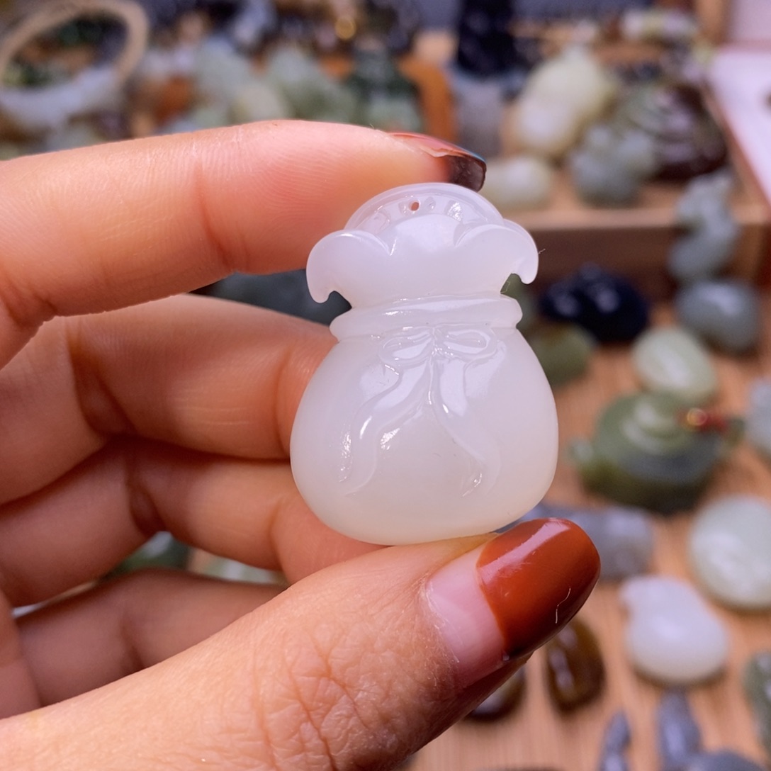 颈饰未镶嵌和田玉