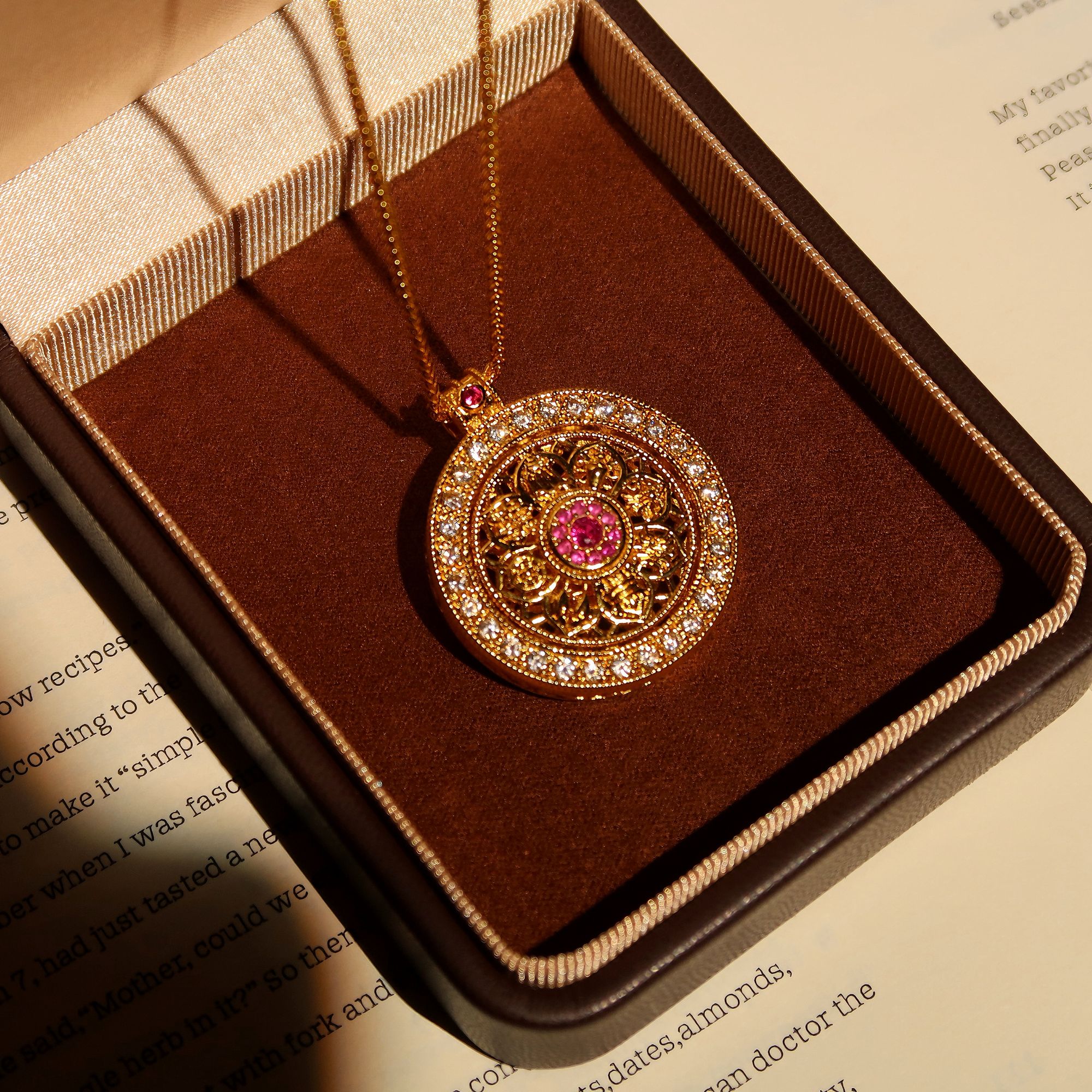 胤珩 合金锆石项链 气质八宝吉祥吊坠锁骨链轻奢红刚转动罗盘项链