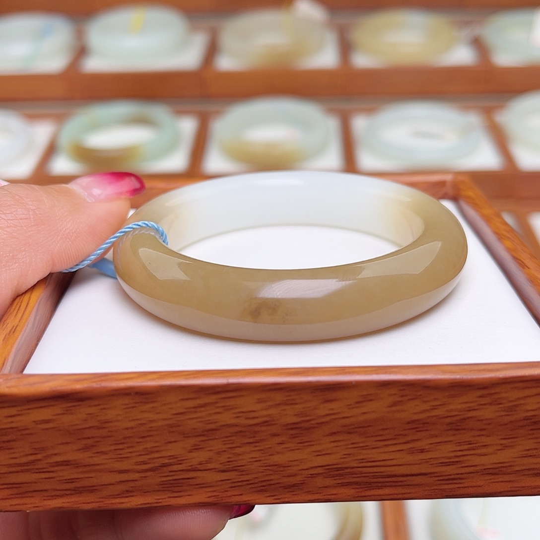 和田玉手镯未镶嵌50.7