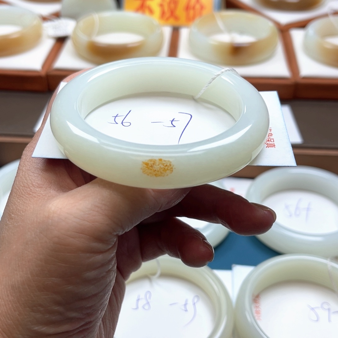 未镶嵌手镯和田玉