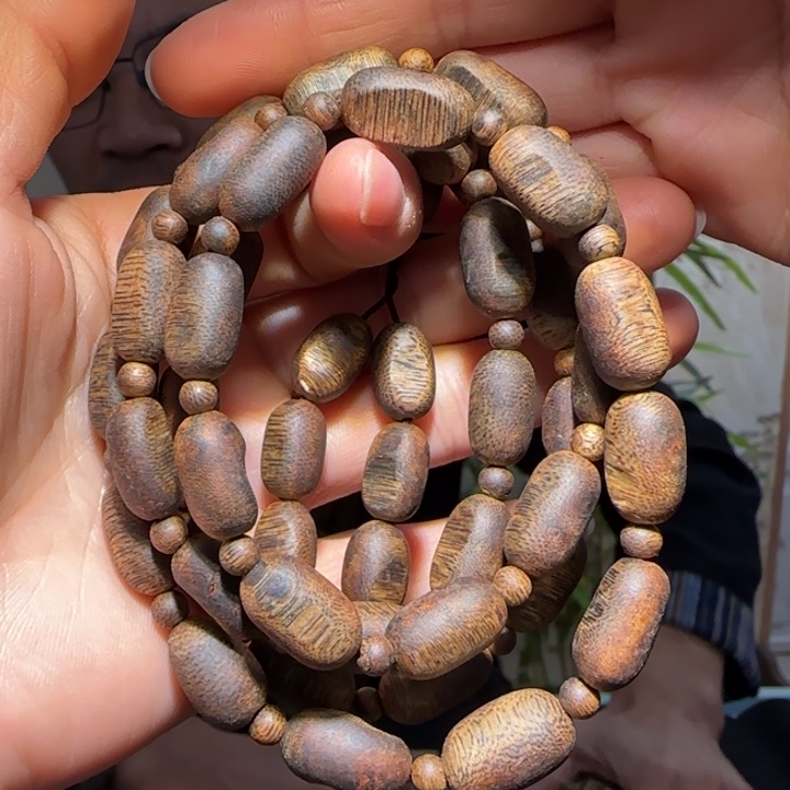 沉香手串乌身圆叶链子31.6克