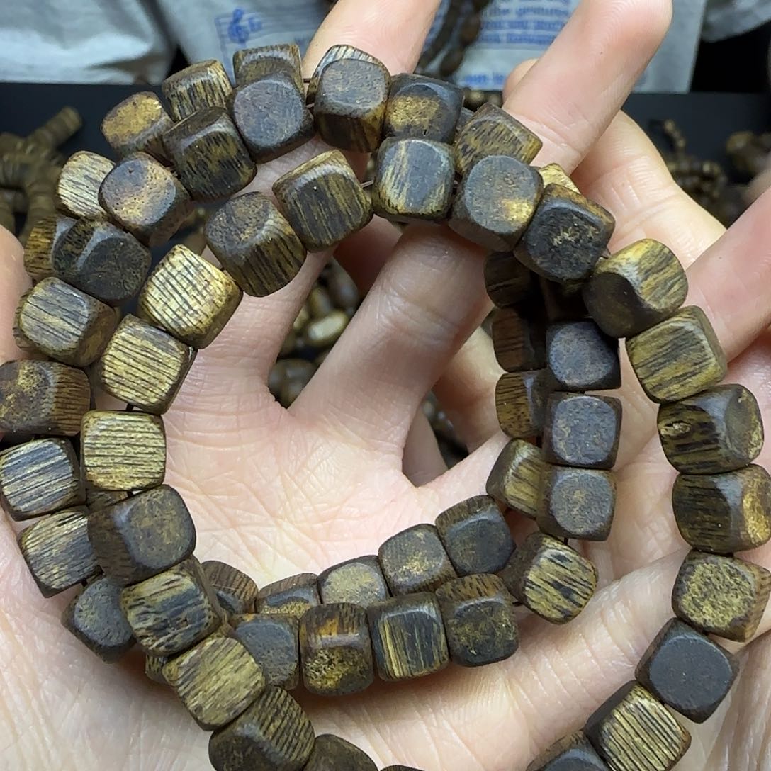 沉香碎屑沉香+99分沉0.8方糖珠单圈8克加多样性发一