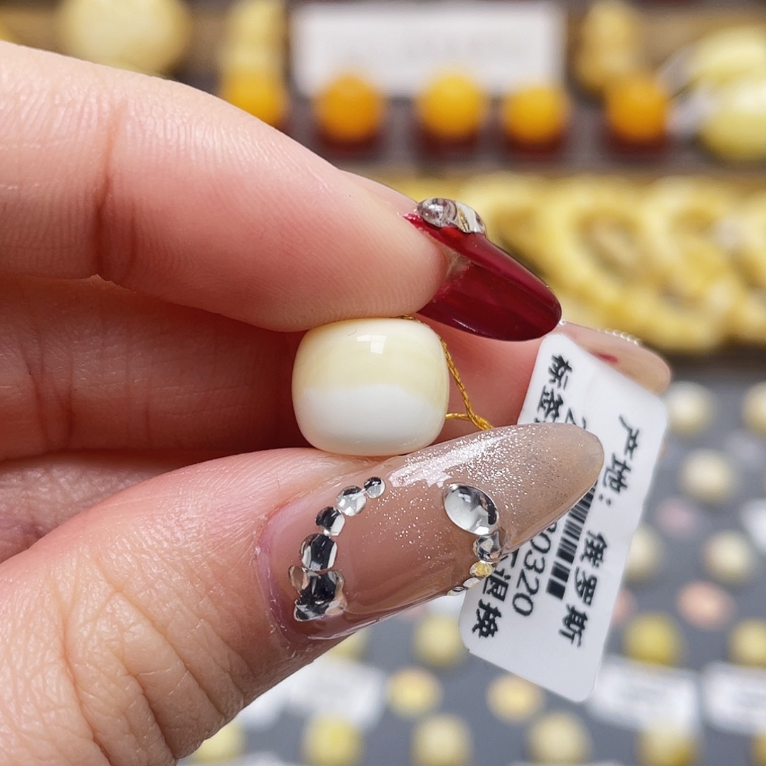 琥珀裸石未镶嵌蜜蜡老型10.8*9.4mm