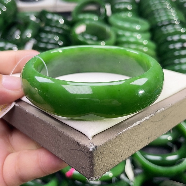 未镶嵌手镯和田玉（碧玉）