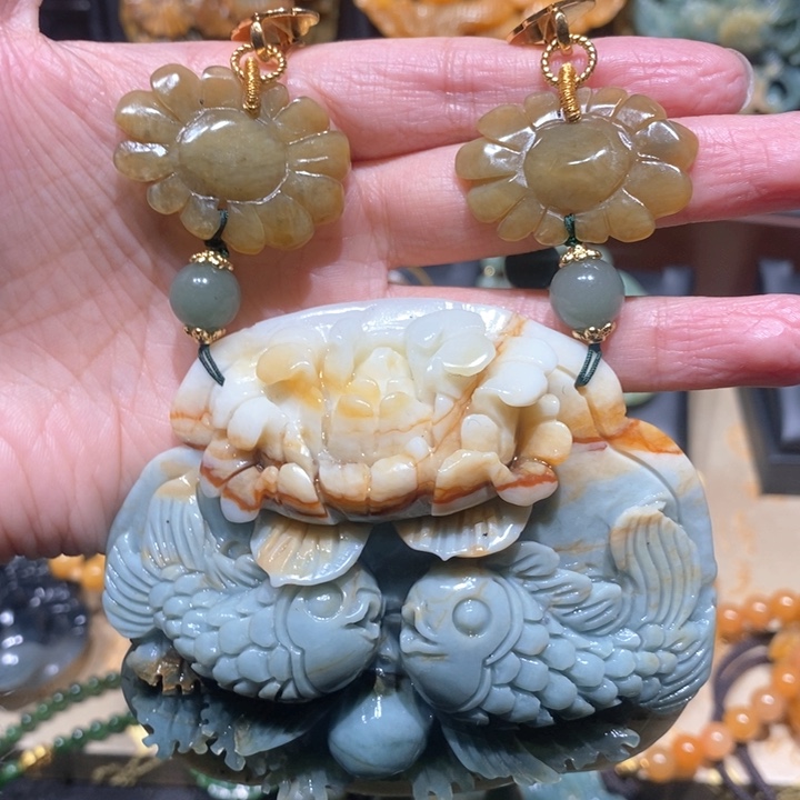 岫玉毛衣链未镶嵌一****?