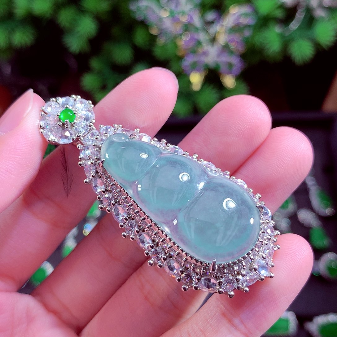 颈饰未镶嵌翡翠天然