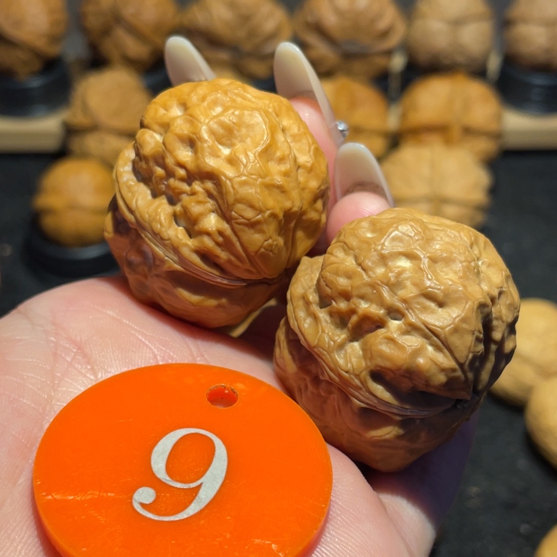 元宝金蟾王核桃36。   