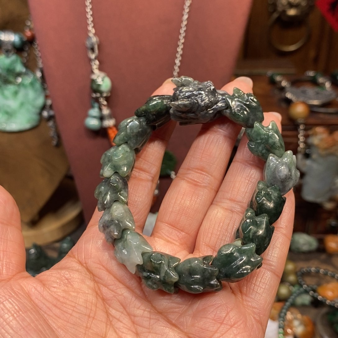 翡翠吊坠(赠链)未镶嵌