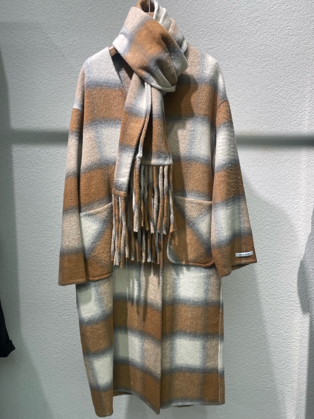 围巾款双面羊毛大衣