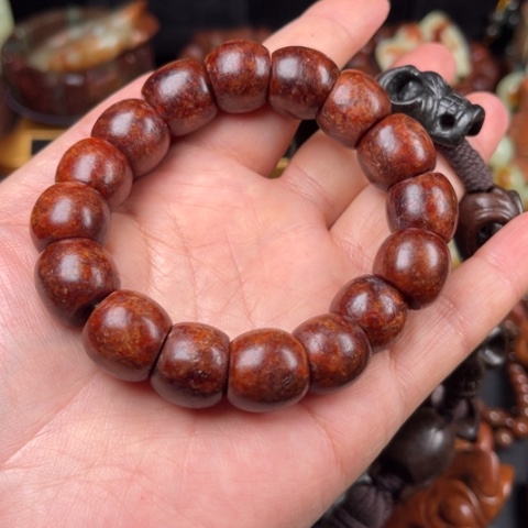 岫岩河磨玉（透闪石质玉）手链未镶嵌柏*