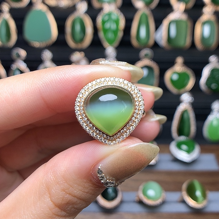 和田玉首饰18K金镶嵌