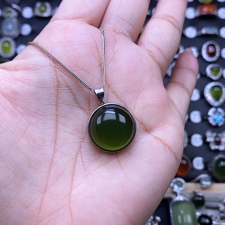 岫玉颈饰银S925镶嵌满****?