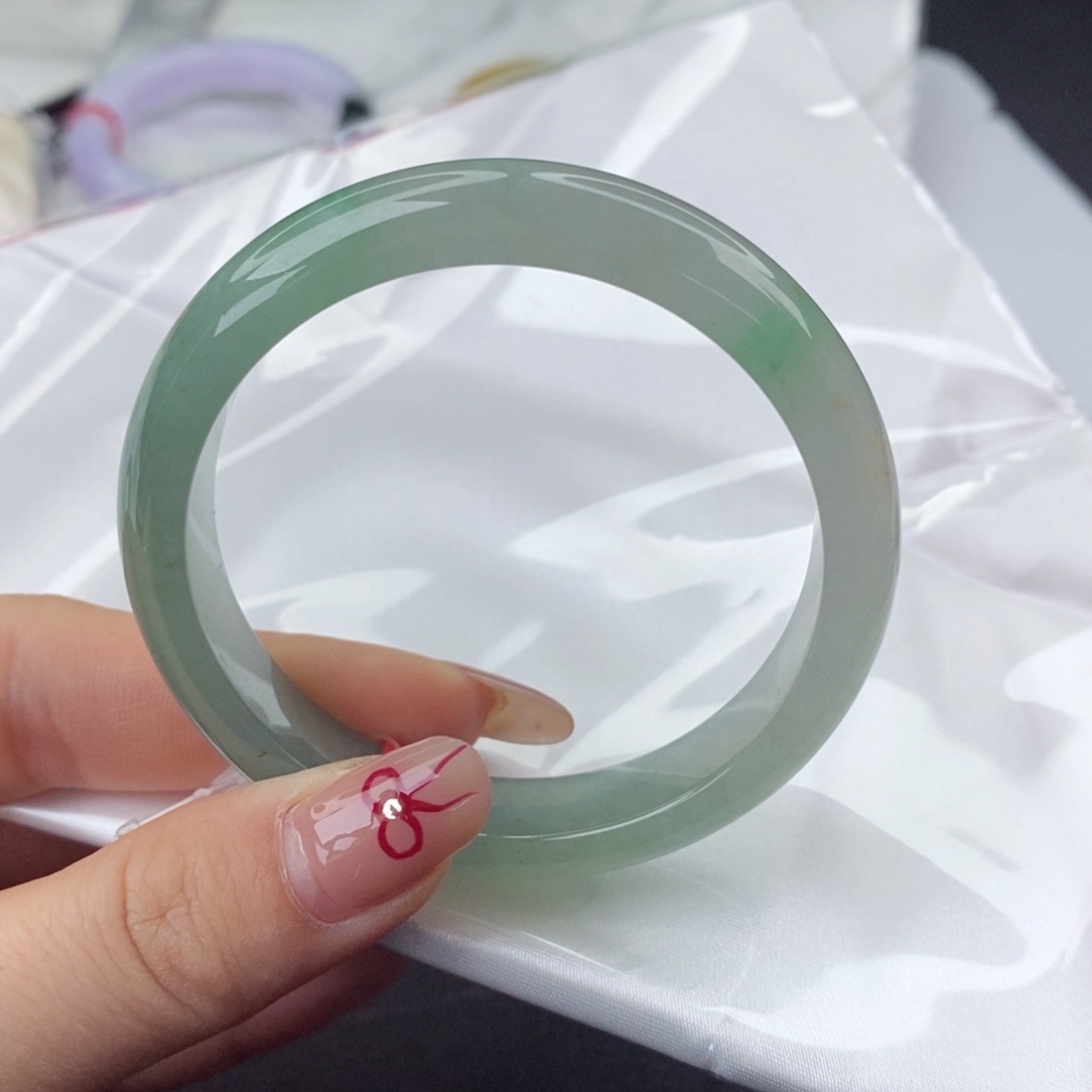 翡翠手镯未镶嵌54圈口