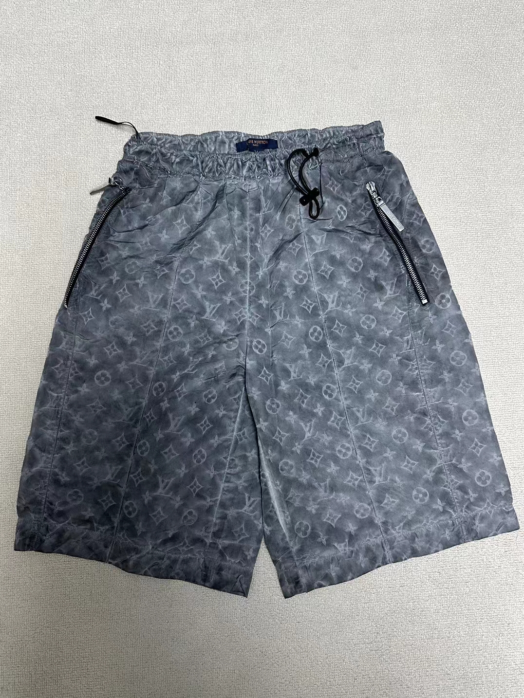 95新 LouisVuitton/路易威登 34码lv金属老花满印短裤 98新