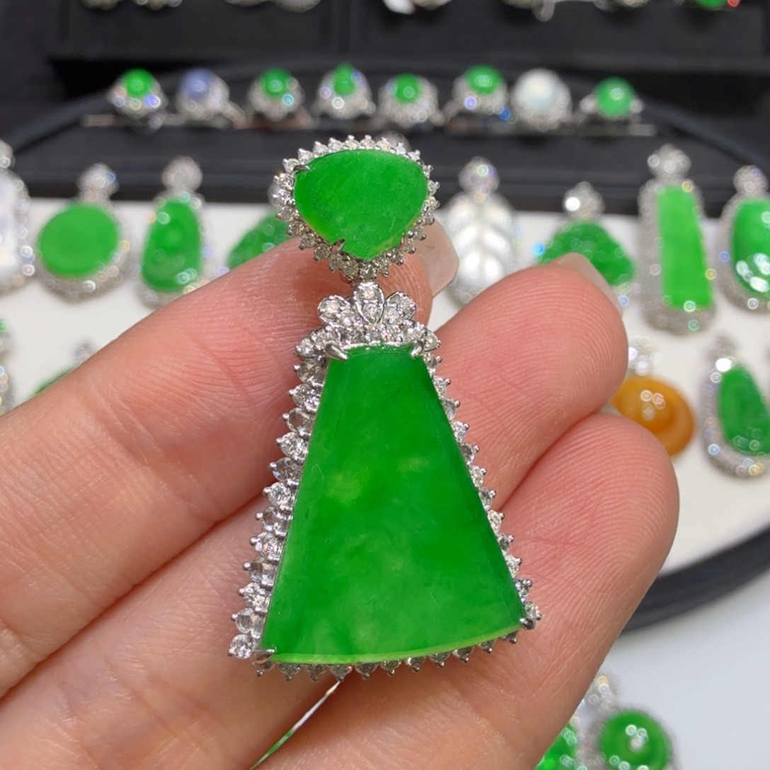 翡翠18K金镶嵌颈饰收到货48小时鉴赏期