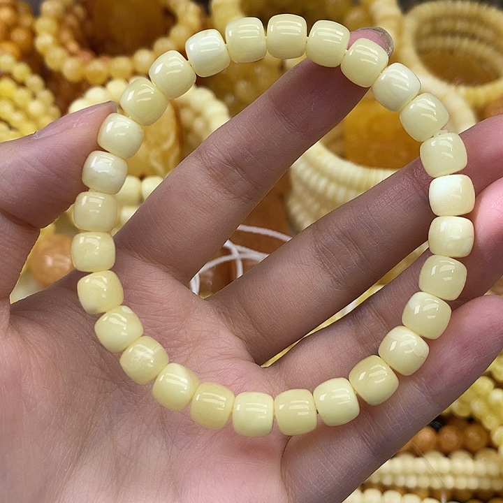 蜜蜡未镶嵌珠宝奇石