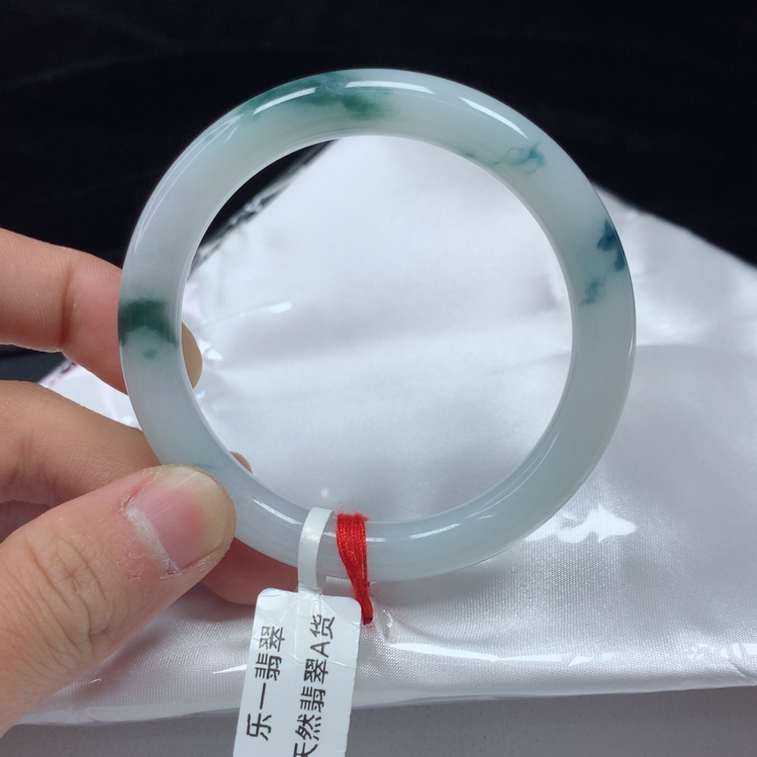 翡翠手镯（圆镯）未镶嵌55.2