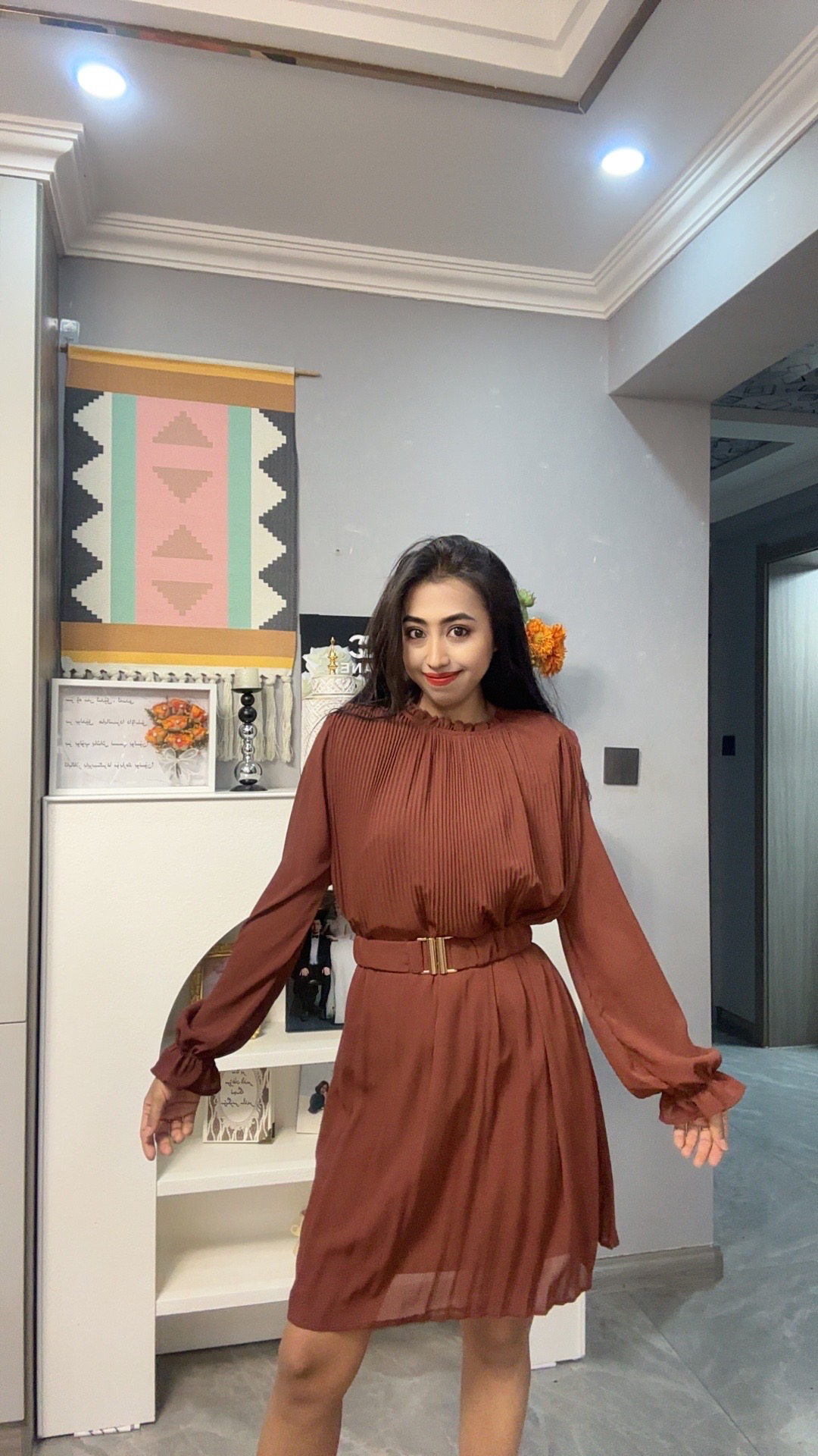 新款配腰带的连衣裙