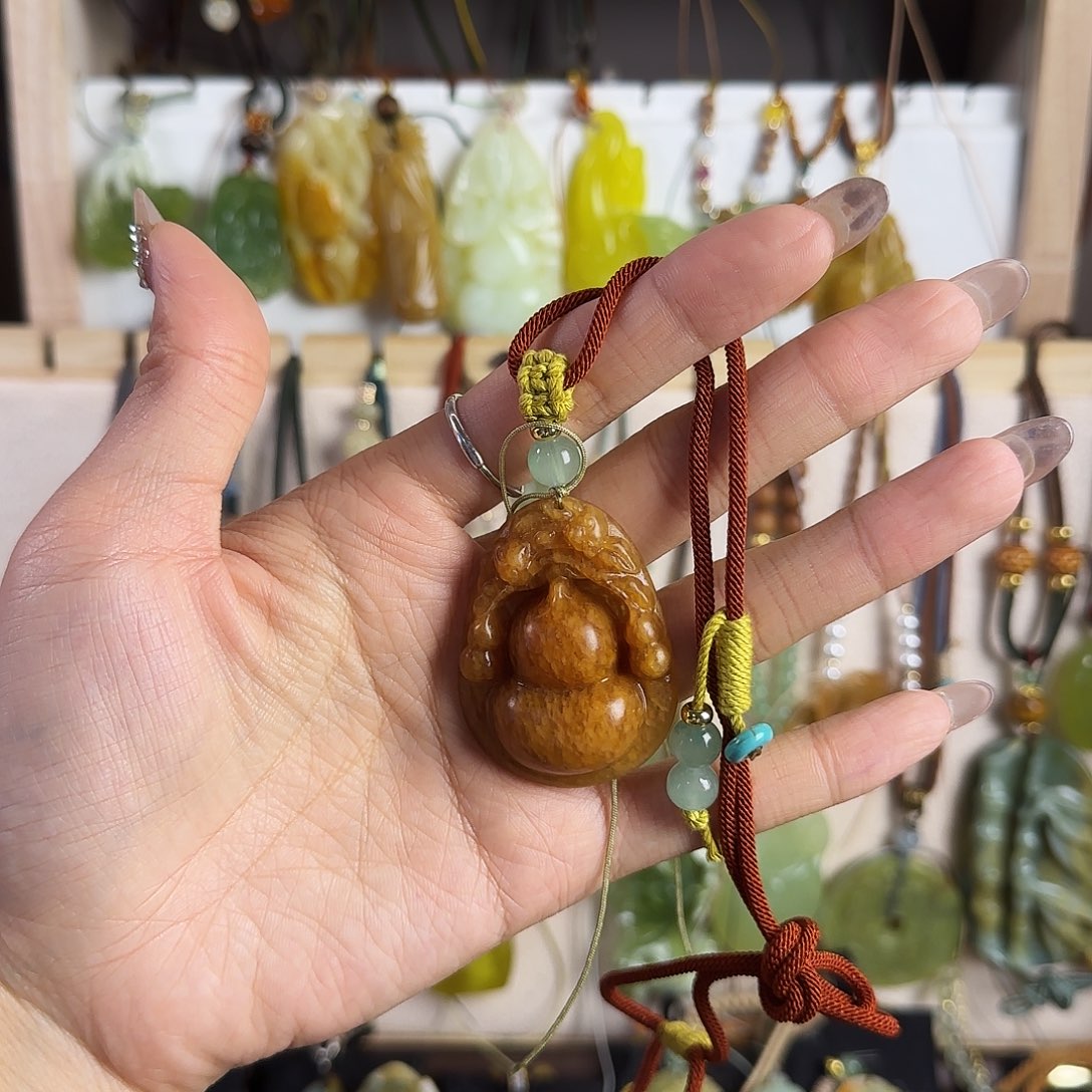 糖***妈蛇纹石玉未镶嵌颈饰