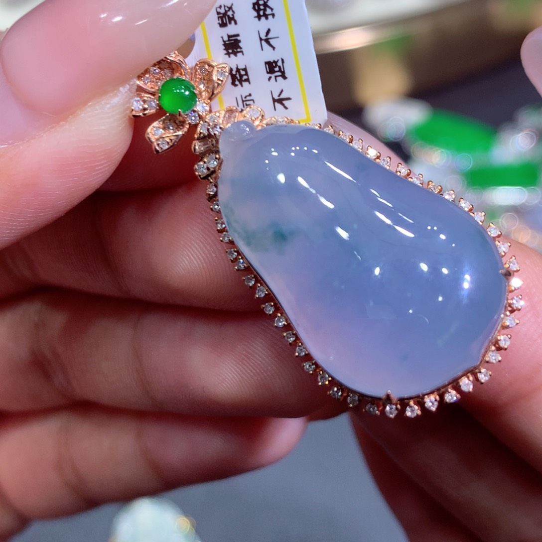 翡翠吊坠(赠链)18K金镶嵌