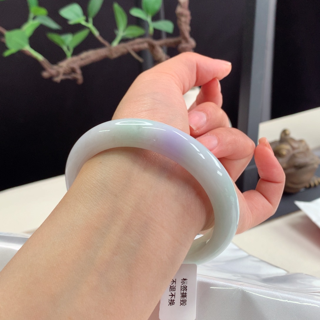 翡翠手镯未镶嵌60 61飘紫飘绿