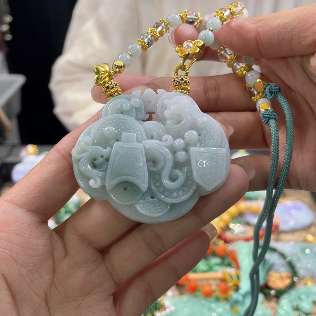 翡翠颈饰未镶嵌代编织