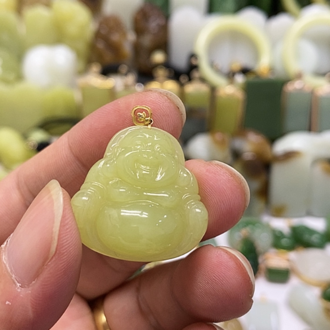 【闪购商品】颈饰18K金镶嵌和田玉