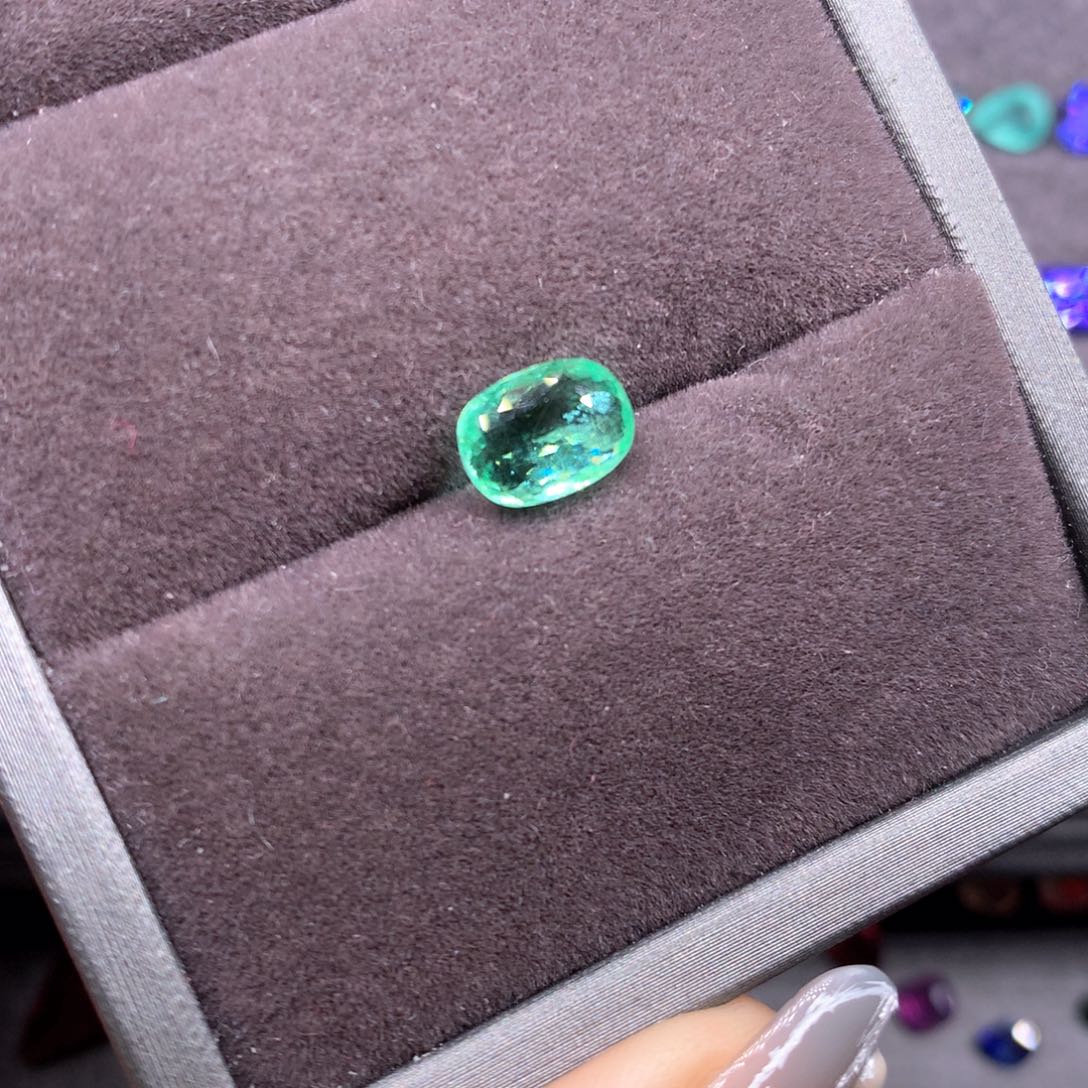 帕拉依巴碧玺2.94克拉未镶嵌