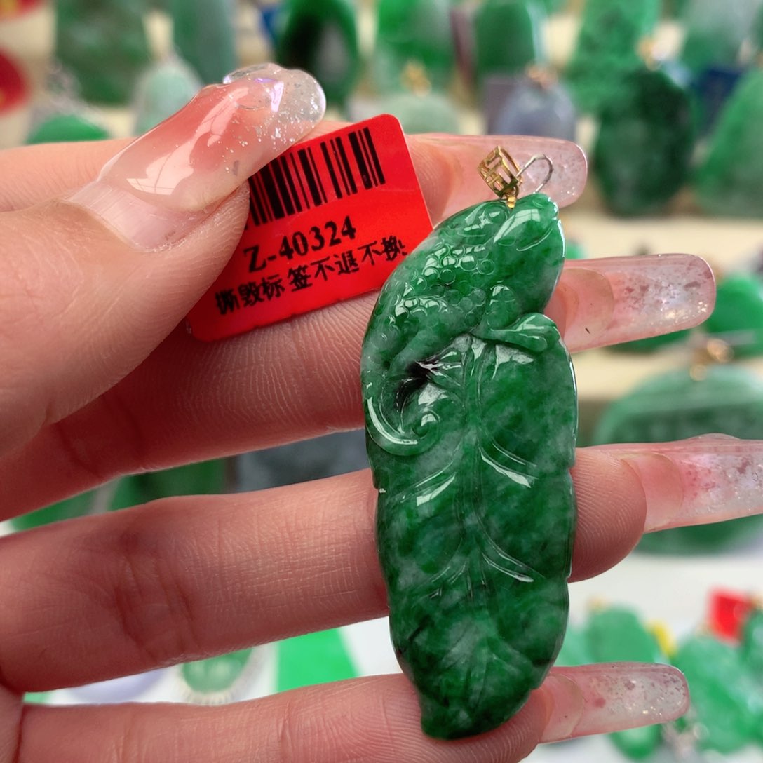 翡翠颈饰18K金镶嵌挂件