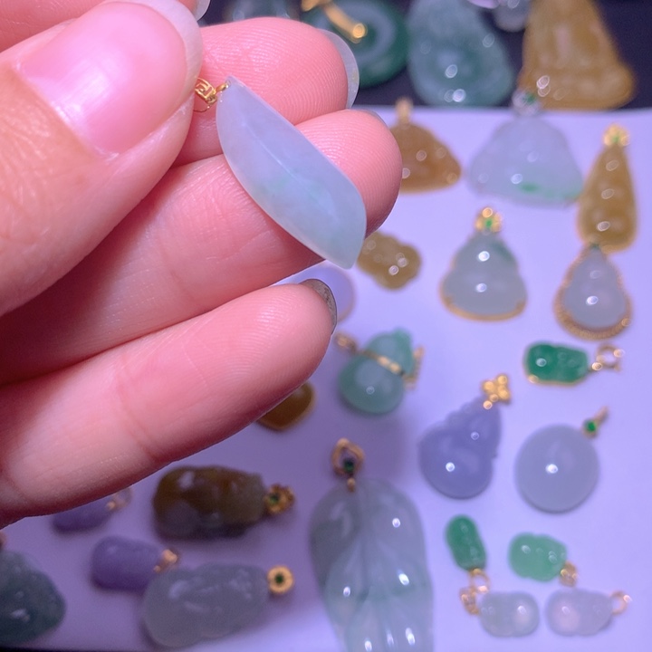 颈饰18K金镶嵌翡翠翡翠