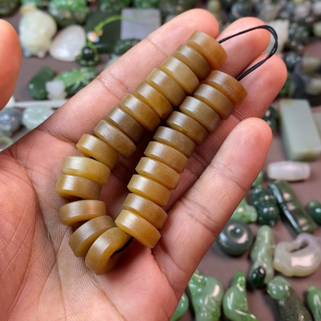 和田玉颈饰未镶嵌爱**！