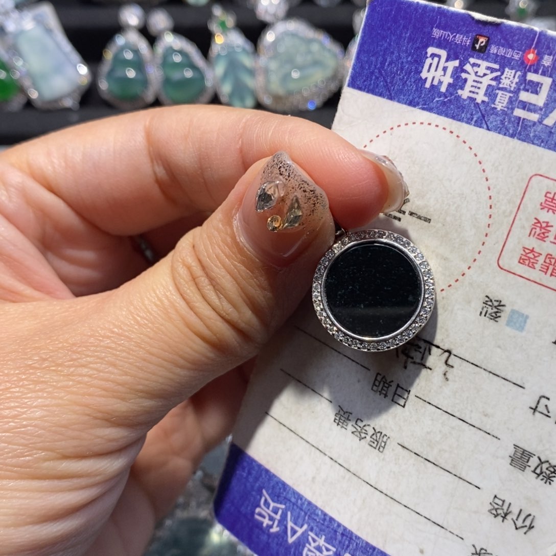 翡翠颈饰未镶嵌翡翠