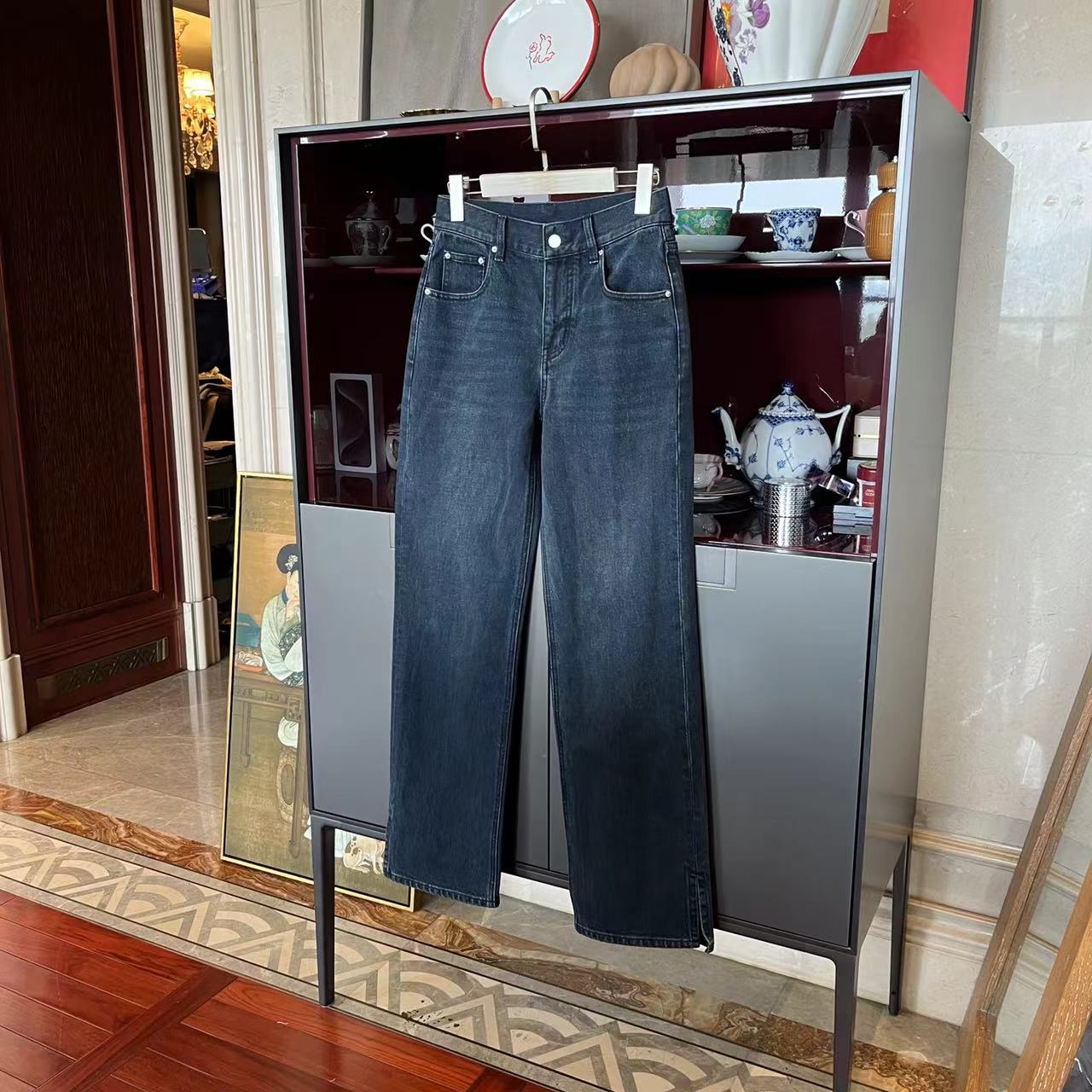 漫颜刘2024春季新品氨深蓝色牛仔裤中腰直筒纯色休闲开衩长裤