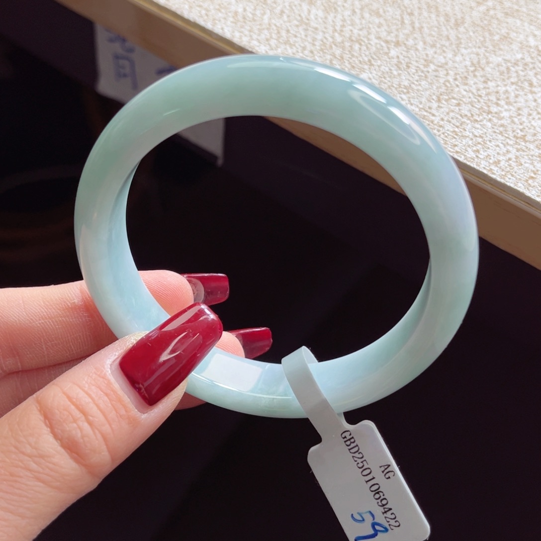 翡翠手镯未镶嵌手镯