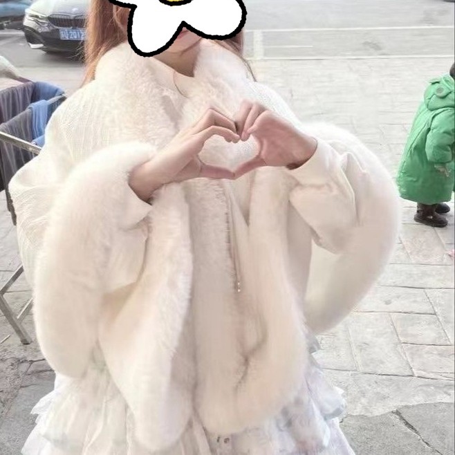 Lolita斗篷冬民国加厚斗篷披肩旗袍气质高端秋冬保暖外套毛绒白的