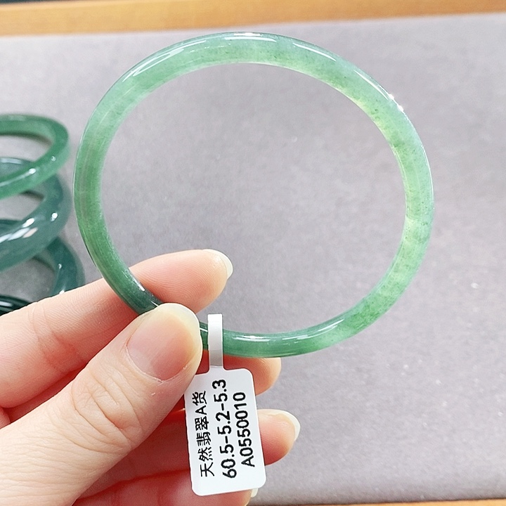 翡翠未镶嵌手镯（圆镯）