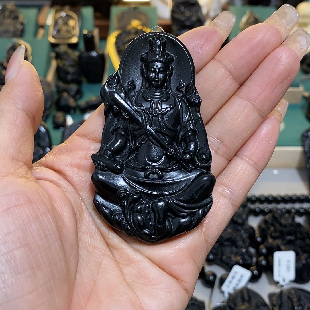 蛇纹石玉未镶嵌颈饰风**岳