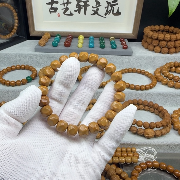 ****1微瑕款（不退换）奶酪11+猴头手串